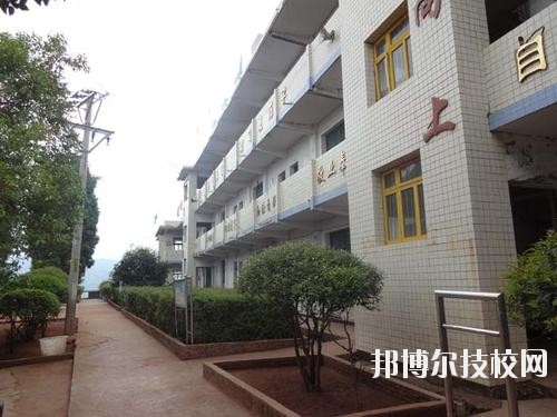 普定職業(yè)技術(shù)學(xué)校2020年報名條件、招生要求、招生對象