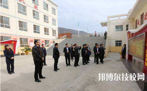 鳳縣職業(yè)教育中心2020年招生辦聯(lián)系電話(huà)