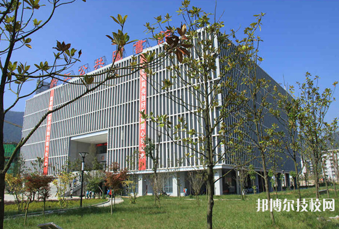 重慶黔江區(qū)民族職業(yè)教育中心2020年報名條件、招生要求、招生對象