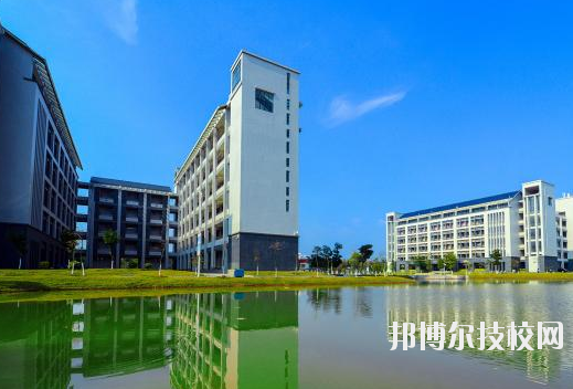 河源衛(wèi)生學(xué)校2020年報名條件、招生要求、招生對象