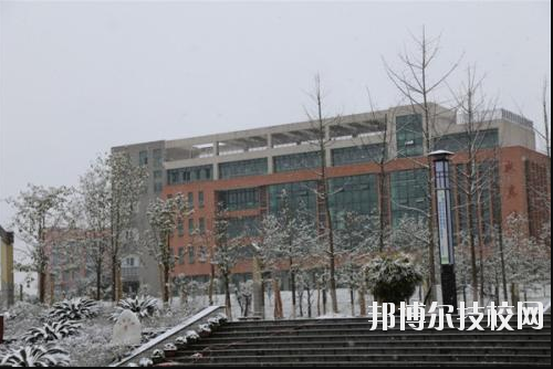 重慶榮昌職業(yè)教育中心2020年報(bào)名條件、招生要求、招生對(duì)象