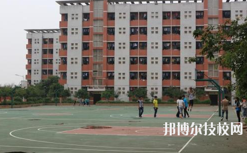重慶大足職業(yè)教育中心2020年報名條件、招生要求、招生對象