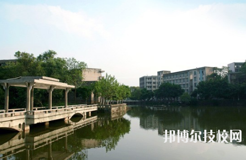 重慶紅春藤技工學(xué)校2020年報名條件、招生要求、招生對象