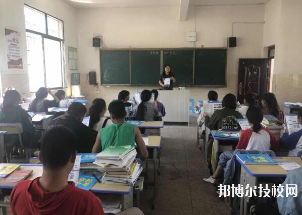 安順機(jī)械工業(yè)學(xué)校2020年報(bào)名條件、招生要求、招生對(duì)象