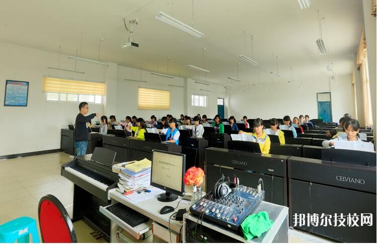 安順民族中等職業(yè)學(xué)校2020年招生辦聯(lián)系電話(huà)