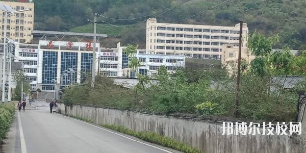 興義中等職業(yè)學(xué)校2020年報(bào)名條件、招生要求、招生對象