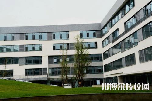 安龍職業(yè)技術(shù)學(xué)校2020年報(bào)名條件、招生要求、招生對(duì)象
