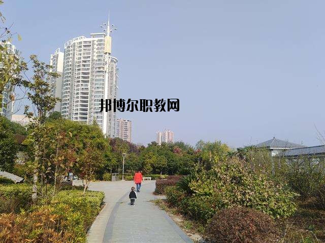 蓮花職業(yè)技術(shù)學(xué)校2020年報名條件、招生要求、招生對象