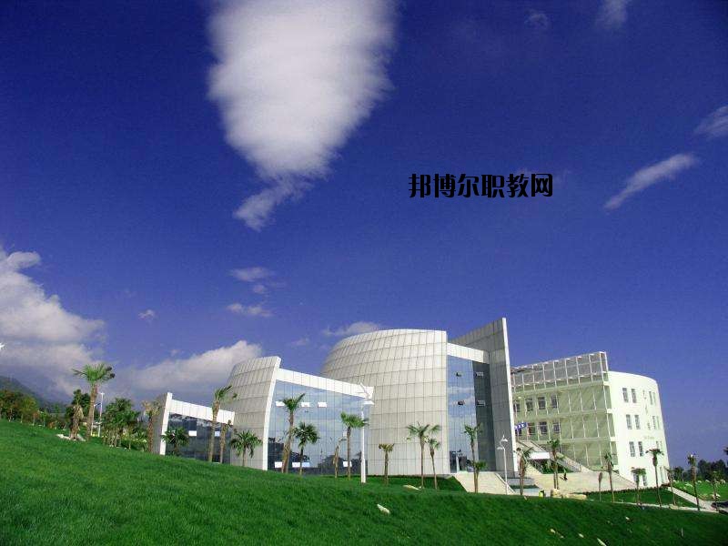 來鳳中等職業(yè)技術(shù)學(xué)校2020年報(bào)名條件、招生要求、招生對(duì)象