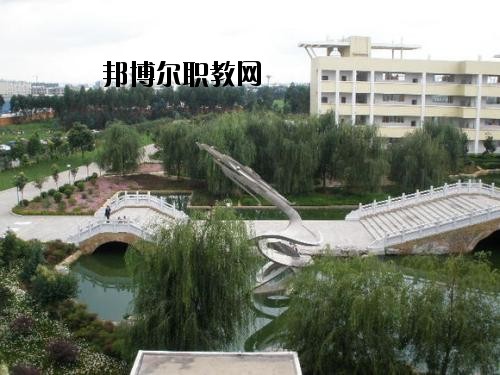 曲靖陸良縣職業(yè)技術學校2020年報名條件、招生要求、招生對象