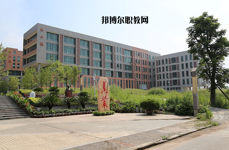 重慶榮昌區(qū)職業(yè)教育中心2020年報名條件、招生要求、招生對象