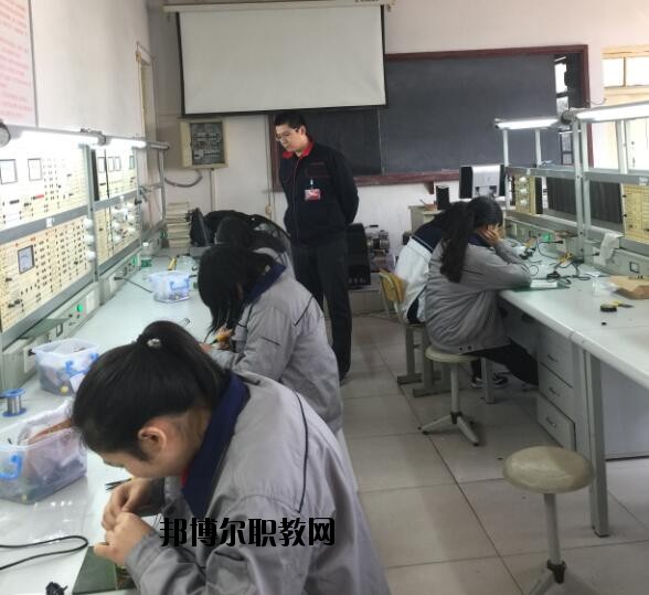 石家莊機(jī)械技工學(xué)校2020年報(bào)名條件、招生要求、招生對(duì)象