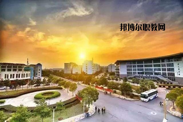 英山草盤職業(yè)中學(xué)怎么樣、好不好