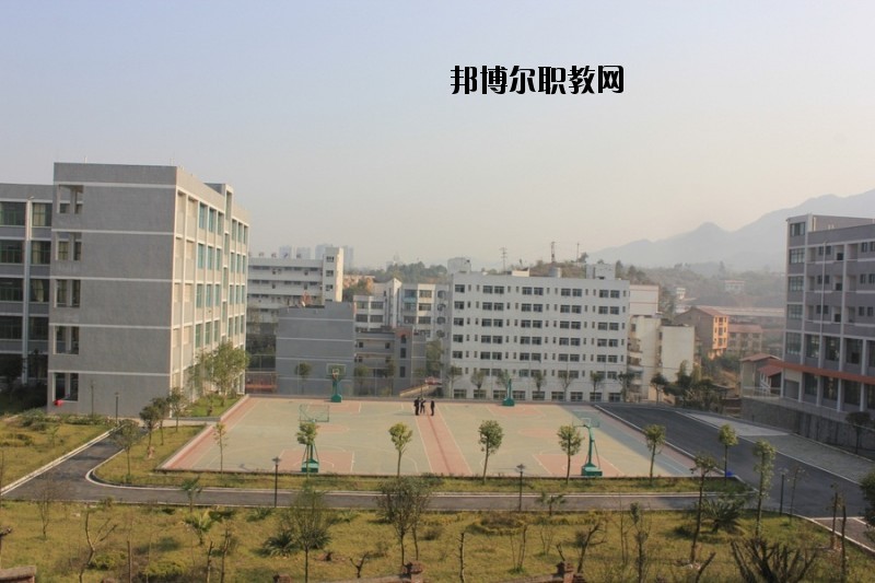 四川省華鎣職業(yè)技術(shù)學(xué)校2020年報(bào)名條件、招生要求、招生對(duì)象