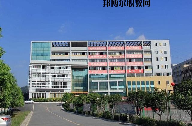 遵義博導(dǎo)網(wǎng)絡(luò)職業(yè)技術(shù)學(xué)校2020年報名條件、招生要求、招生對象