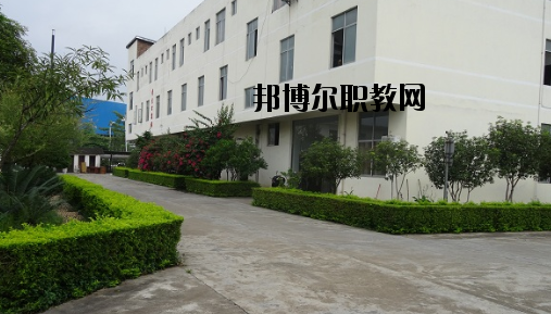 廣西玉林畜牧獸醫(yī)學(xué)校2020年報名條件、招生要求、招生對象 