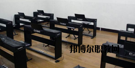 酒泉農(nóng)墾技工學(xué)校2020年報名條件、招生要求、招生對象