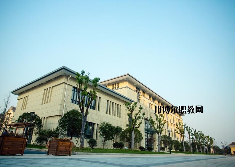 龍游縣職業(yè)技術學校2020年報名條件、招生要求、招生對象
