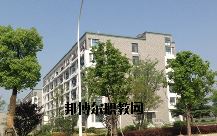 瀘州財(cái)經(jīng)學(xué)校2020年招生辦聯(lián)系電話(huà)