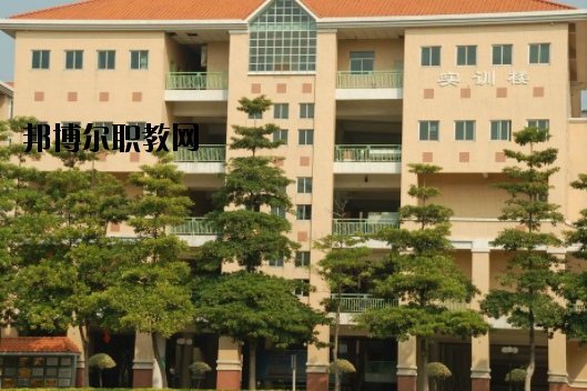 東莞商業(yè)學校2020年報名條件、招生要求、招生對象