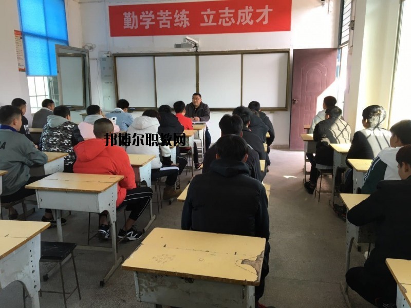 銅鼓縣職業(yè)中專學(xué)校2020年報(bào)名條件、招生要求、招生對(duì)象