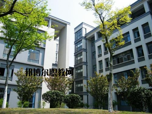 黃岡護(hù)士學(xué)校2020年招生辦聯(lián)系電話(huà)