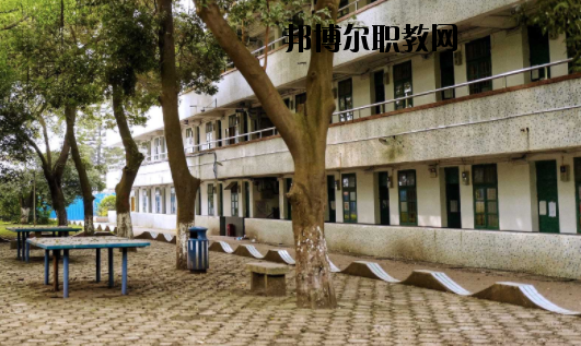 柳州汽車運(yùn)輸技工學(xué)校2020年報(bào)名條件、招生要求、招生對象