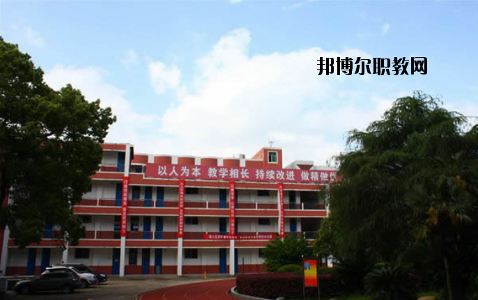 江西建筑工業(yè)學(xué)校2020年報名條件、招生要求、招生對象