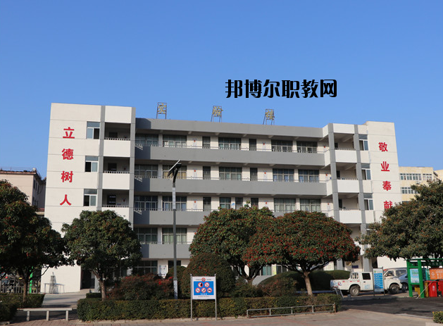 平頂山工業(yè)學(xué)校2021年報(bào)名條件、招生要求、招生對(duì)象
