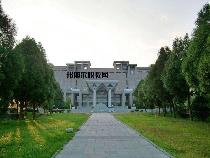 黃岡計算機信息工程中等專業(yè)學校網站網址