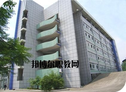 東興區(qū)東方科技職業(yè)技術(shù)學(xué)校2020年報名條件、招生要求、招生對象