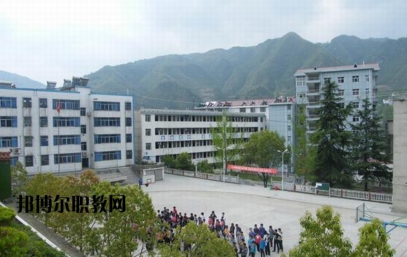 ?？德毥讨行膶W校2020年招生辦聯(lián)系電話