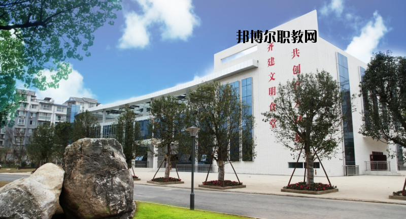 四川服裝藝術(shù)學(xué)校2020年報(bào)名條件、招生要求、招生對象