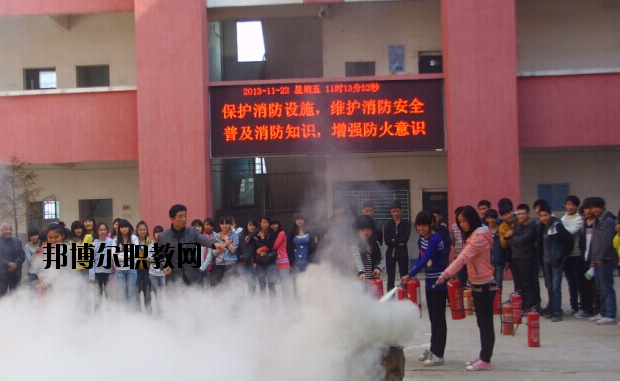 當(dāng)同學(xué)們對(duì)一所學(xué)校感興趣的時(shí)候，一般會(huì)通過怎樣的方式來了解這所學(xué)校的相關(guān)信息呢?相信很多的同學(xué)都會(huì)選擇通過上網(wǎng)查詢的方式來對(duì)學(xué)校信息進(jìn)行了解，可是有的時(shí)候網(wǎng)上有的學(xué)校信息并不全面，一些招生信息同學(xué)們只能通過撥打?qū)W校招生電話進(jìn)行了解。  上饒中等職業(yè)學(xué)校招生電話：0793-8629088  上饒中等職業(yè)學(xué)校郵箱：srdzgy@jxedu.gov.cn  上饒中等職業(yè)學(xué)校簡介 上饒中等職業(yè)學(xué)校創(chuàng)辦于1998年，是經(jīng)市教育局98[131]號(hào)文件和省教[2000]018號(hào)文件批準(zhǔn)的全日制職業(yè)中專學(xué)?！，F(xiàn)有專業(yè)十個(gè)，在籍學(xué)生1200余人，專職教師60多名，學(xué)校秉承“勤學(xué)、奮進(jìn)、友愛、創(chuàng)新”的校訓(xùn)，以教學(xué)管理嚴(yán)格，封閉式軍事化管理為特色。全體員工克盡職守，愛崗敬業(yè)，用心工作，真心服務(wù)。十五年來培育了數(shù)8000余名技術(shù)人才，受到市委、市政府和用人單位的充分肯定。  上饒中等職業(yè)學(xué)校就業(yè)優(yōu)勢(shì) 學(xué)校畢業(yè)的學(xué)生都通過學(xué)校一系列的考核，有過硬的動(dòng)手能力和理論知識(shí)，能確保各專業(yè)的畢業(yè)生基本上專業(yè)對(duì)口的就業(yè)上崗，并受到用人單位一致好證，畢業(yè)業(yè)供不應(yīng)求。就業(yè)率一真位居全市前列，被省教育廳授予“江西省中等職業(yè)學(xué)校就業(yè)先進(jìn)單位”。  小編總結(jié) 有的時(shí)候，網(wǎng)上有的只是關(guān)于學(xué)校的辦學(xué)條件介紹，而對(duì)于學(xué)校當(dāng)年招生政策的信息介紹卻不多。因此，小編建議，為了同學(xué)們可以更順利地報(bào)考，接下來可以通過撥打招生電話的方式先對(duì)學(xué)校的招生政策做一個(gè)詳細(xì)的了解。