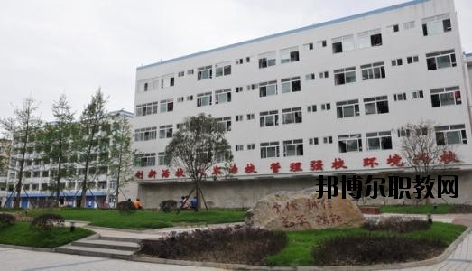 南充應用技術職業(yè)學校2020年招生辦聯(lián)系電話