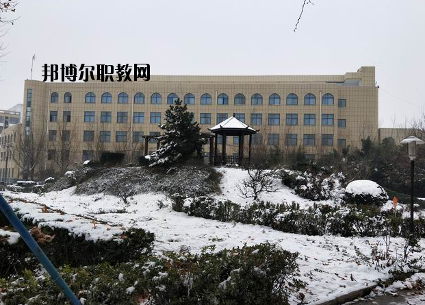 河南洛陽(yáng)經(jīng)濟(jì)學(xué)校2021年招生辦聯(lián)系電話