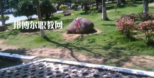 百色市職業(yè)技術學校2020年招生辦聯(lián)系電話