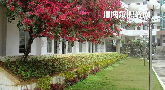 廣西輕工技師學(xué)院2020年報(bào)名條件、招生要求、招生對象