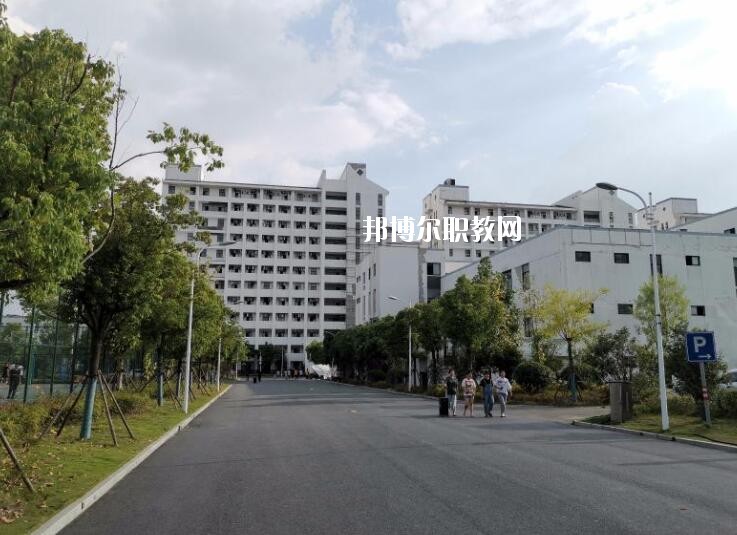 合肥經(jīng)貿(mào)旅游學(xué)校2020年報(bào)名條件、招生要求、招生對象