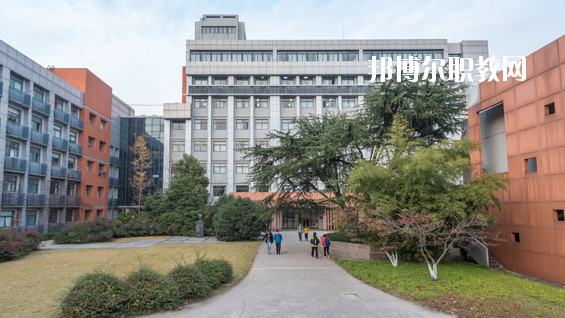 臨夏州民族學(xué)校2020年報名條件、招生要求、招生對象