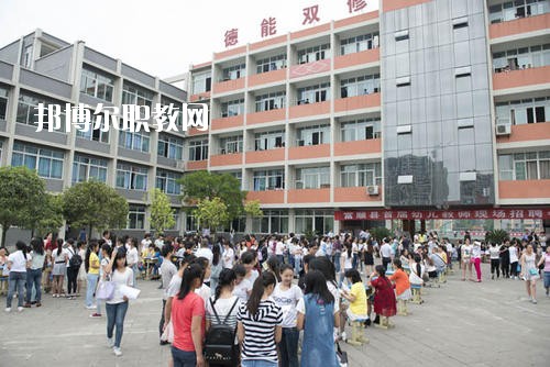富順縣福源灝職業(yè)中學(xué)2020年報名條件、招生要求、招生對象