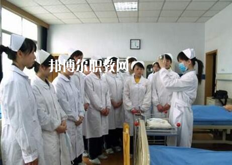 重慶2020年初中生報什么衛(wèi)校
