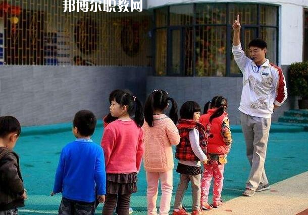 湖北2020年男生讀幼師學校好嗎