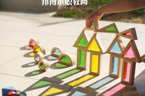 四川2020年幼師學校什么專業(yè)適合男生