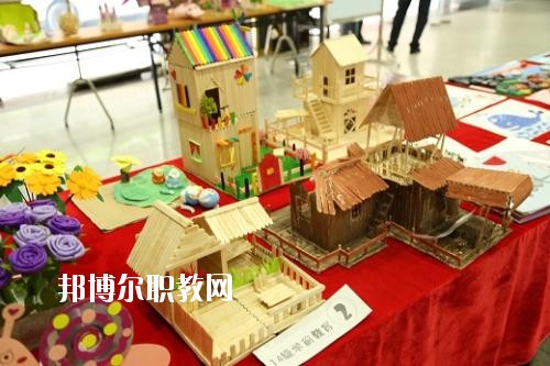 四川2020年男生學什么幼師學校好