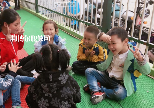 湖北2020年女生讀幼師學(xué)校學(xué)什么專業(yè)好