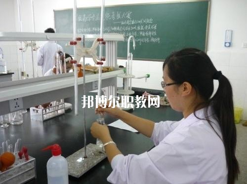 四川2020年初中生女生讀什么衛(wèi)校好