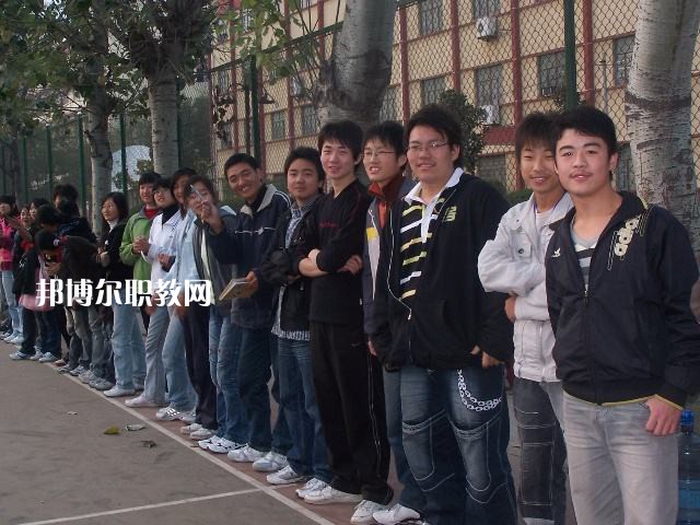 濮陽(yáng)市油田職業(yè)中等專業(yè)學(xué)校怎么樣、好不好