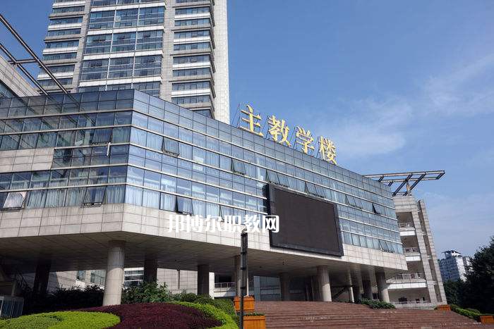 達(dá)州華西職業(yè)技術(shù)學(xué)校2021年報名條件、招生要求