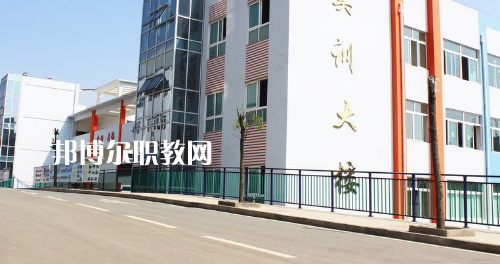 畢節(jié)同心農(nóng)工中等職業(yè)技術(shù)學(xué)校2021年報(bào)名條件、招生要求、招生對(duì)象